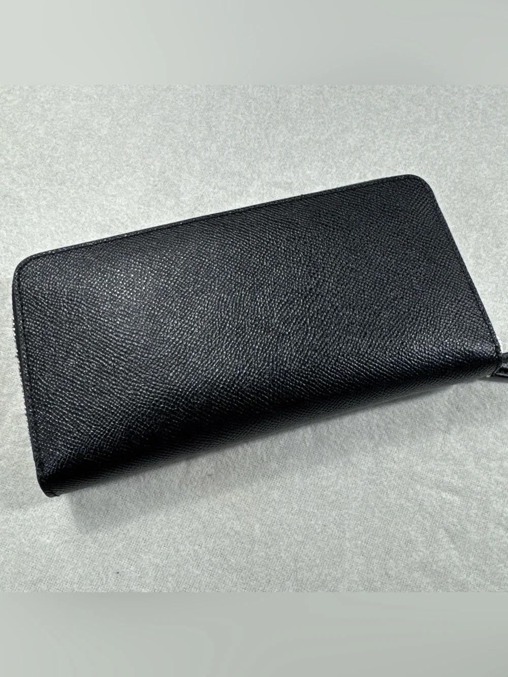Coach sleek zip